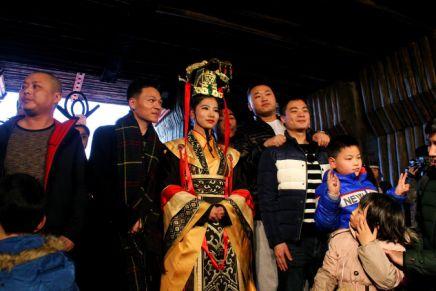 爆料横店导演是谁啊视频,揭秘“爆料横店导演是谁”视频背后的真相  第1张 爆料横店导演是谁啊视频,揭秘“爆料横店导演是谁”视频背后的真相  第1张